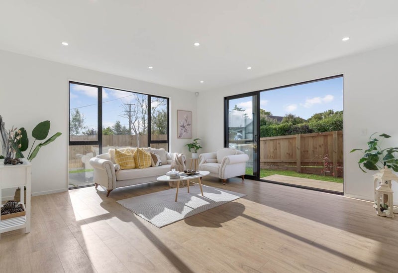 5 Mackenzie Street, Te Atatu South, Auckland - Carousel 2