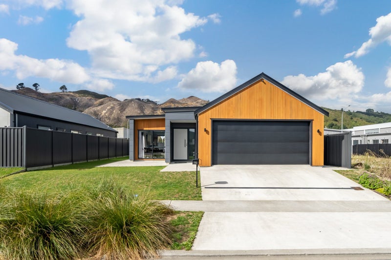 15 Cynisca Crescent, Wallaceville, Upper Hutt - Carousel 2