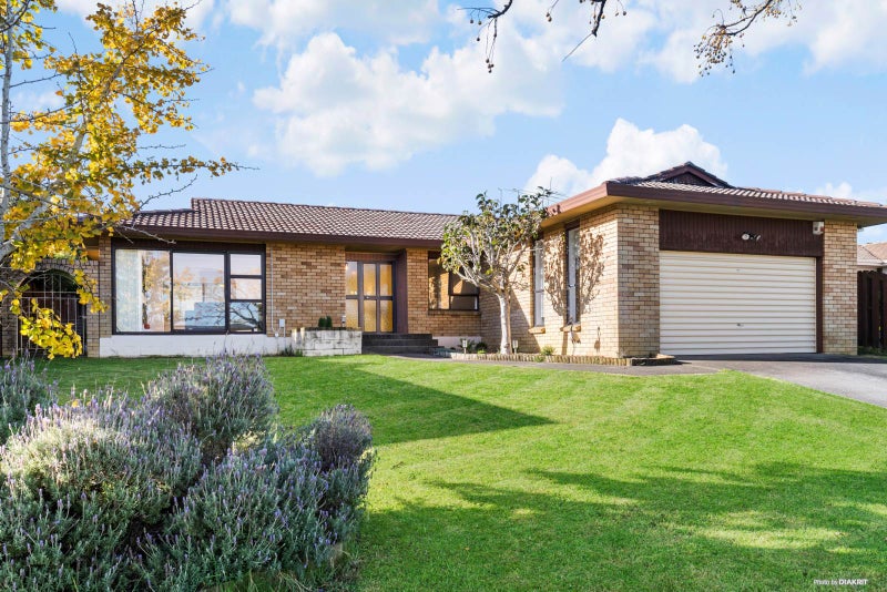 19 Majesty Place, Half Moon Bay, Auckland - Carousel 1