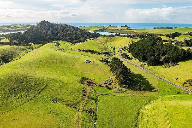 533 Pataua South Road, Onerahi - Carousel 1