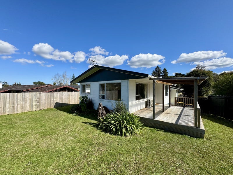 1/4 Clyma Place, Massey, Auckland - Carousel 2
