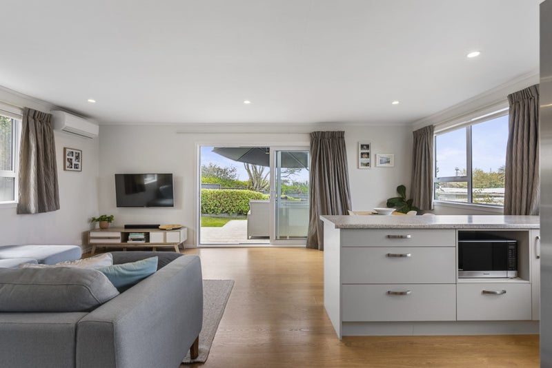1/298 Glenfield Road, Glenfield, Auckland - Carousel 2