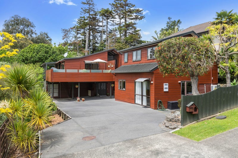 19 Lastel Place, Shelly Park, Auckland - Carousel 1