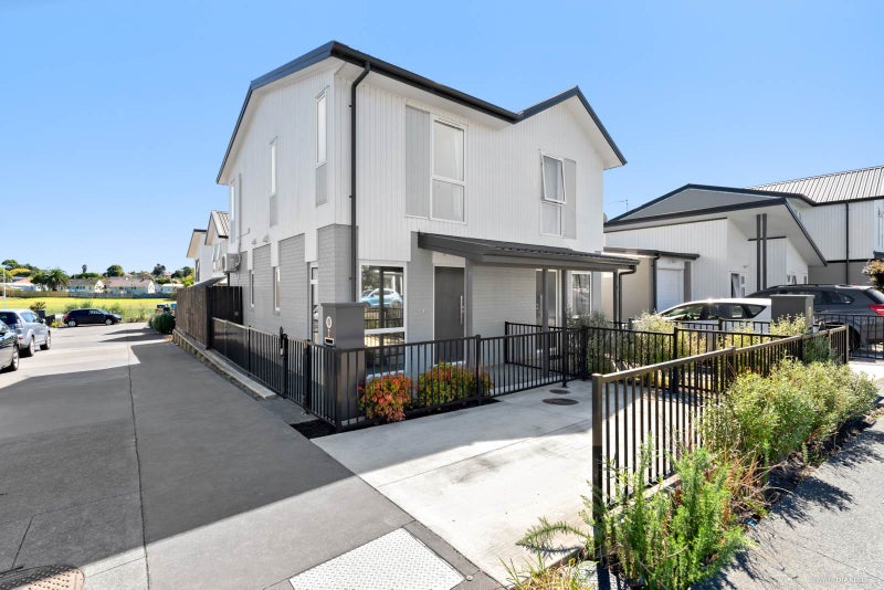 2 Manea Lane, Glen Innes, Auckland - Carousel 1