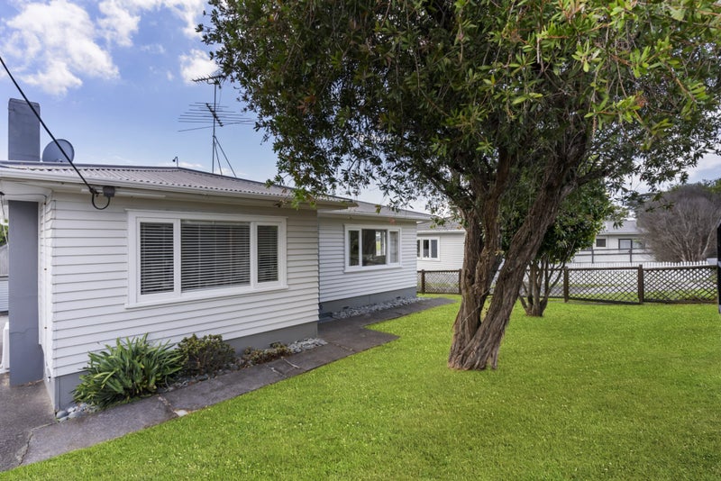 1/5 Raleigh Road, Northcote, Auckland - Carousel 2