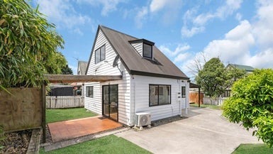 8 Caspian Close, New Lynn, Auckland - Carousel 1