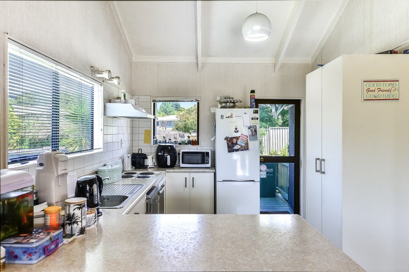 6 Matipo Crescent, Pukete, Hamilton - Carousel 2