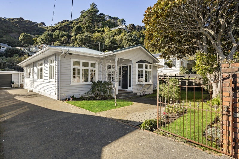 3 Totara Street, Eastbourne, Lower Hutt - Carousel 2