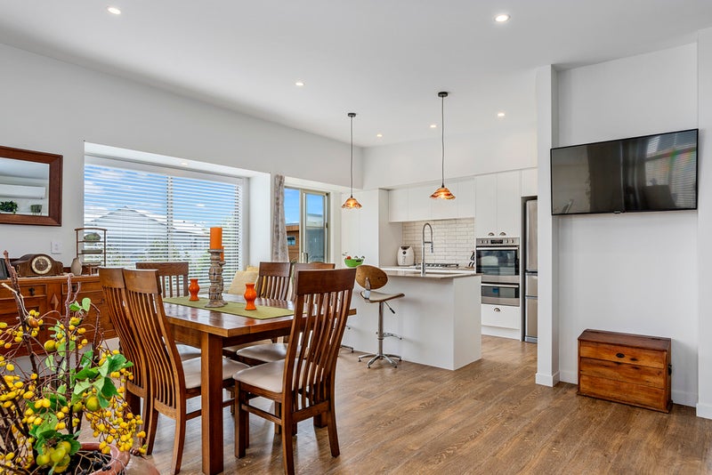 8 Awatira Drive, Papamoa Beach, Papamoa - Carousel 1