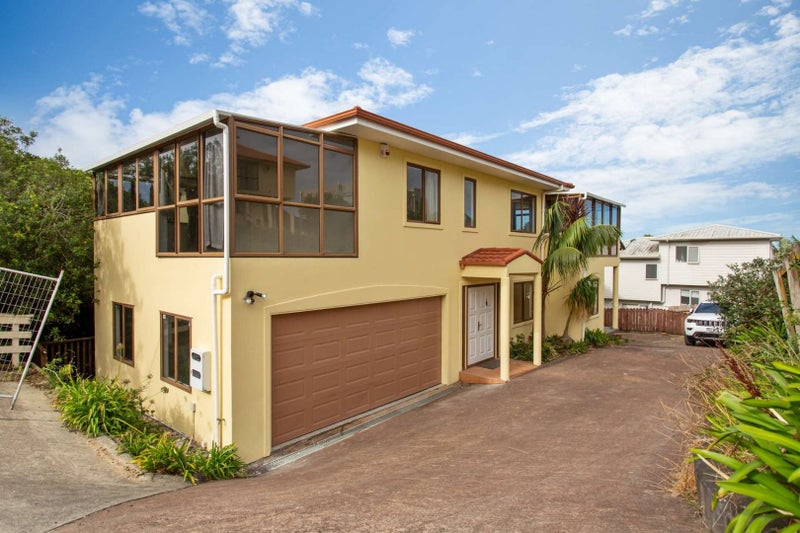 2 Pistachio Place, Goodwood Heights, Auckland - Carousel 1