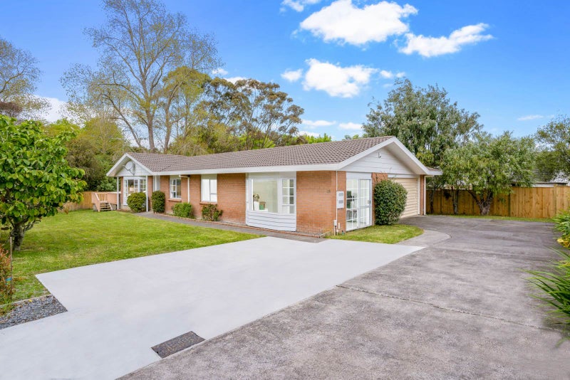 15 Ronald Macken Place, Windsor Park, Auckland - Carousel 1