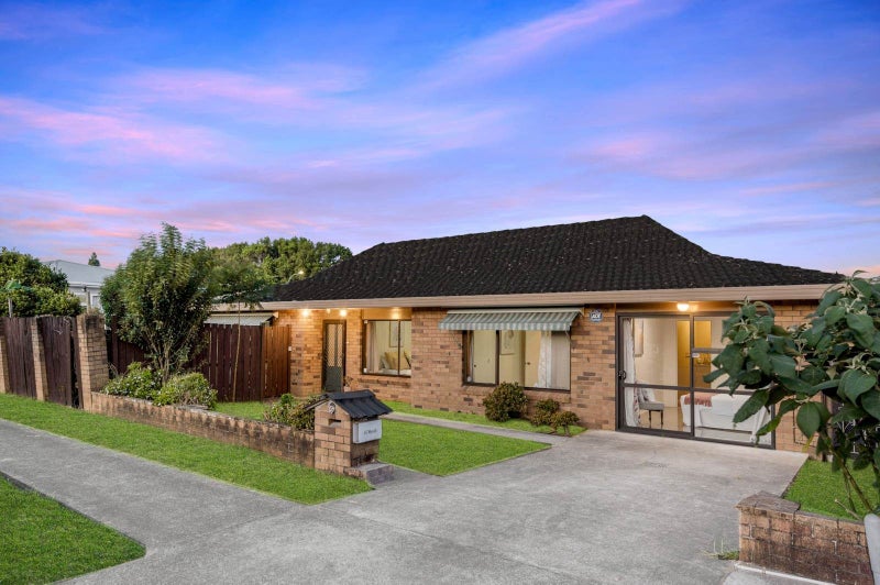 8A Dreadon Avenue, Papatoetoe, Auckland - Carousel 1