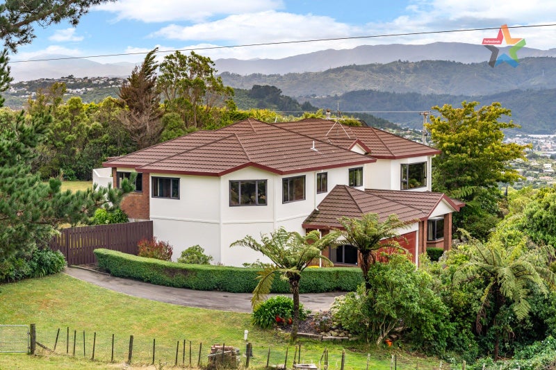 18 Crestview Grove, Belmont, Lower Hutt - Carousel 1