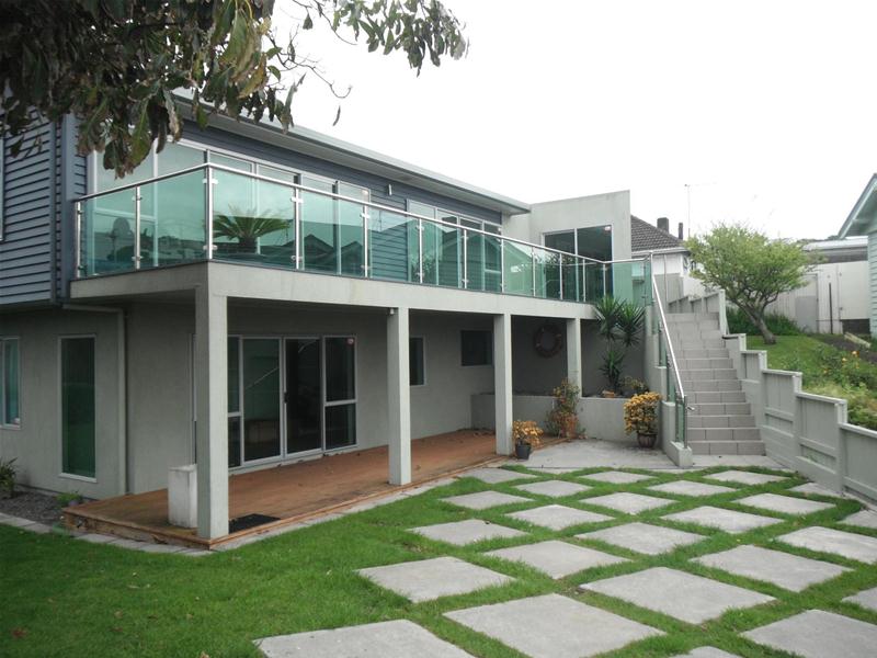 14 Bayly Road, Moturoa, New Plymouth - Carousel 1