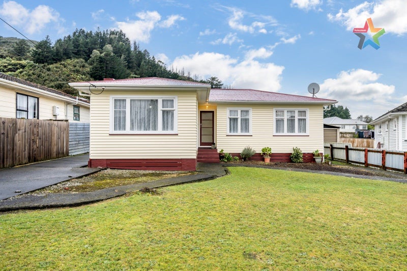 8 Thirlmere Street, Wainuiomata, Lower Hutt - Carousel 1