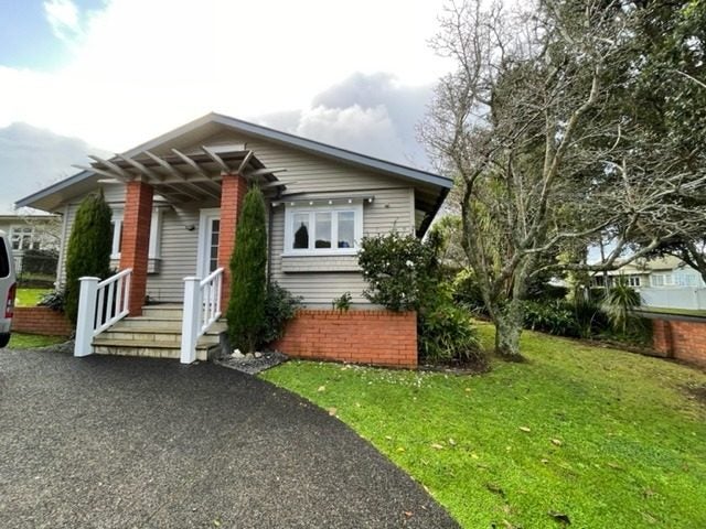 51 Maungakiekie Avenue, Greenlane, Auckland - Carousel 1