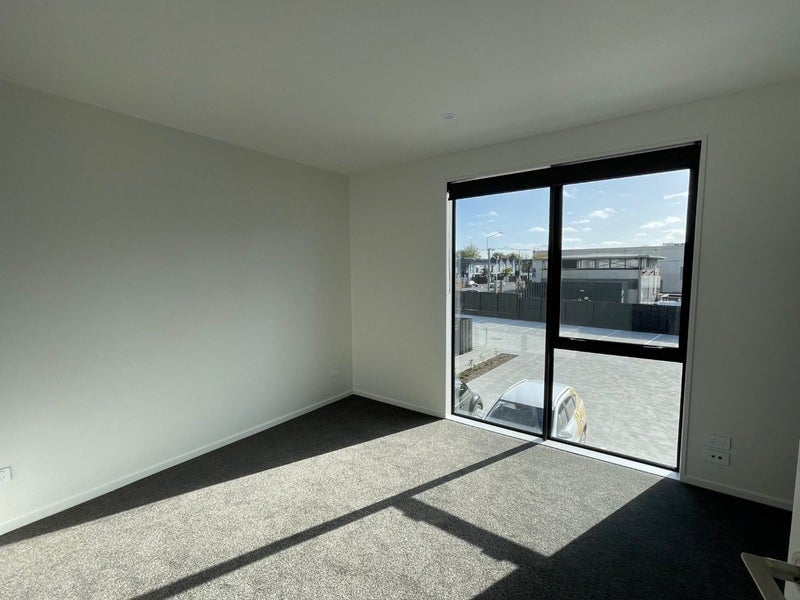 8/27 New Brighton Road, Shirley, Christchurch - Carousel 2