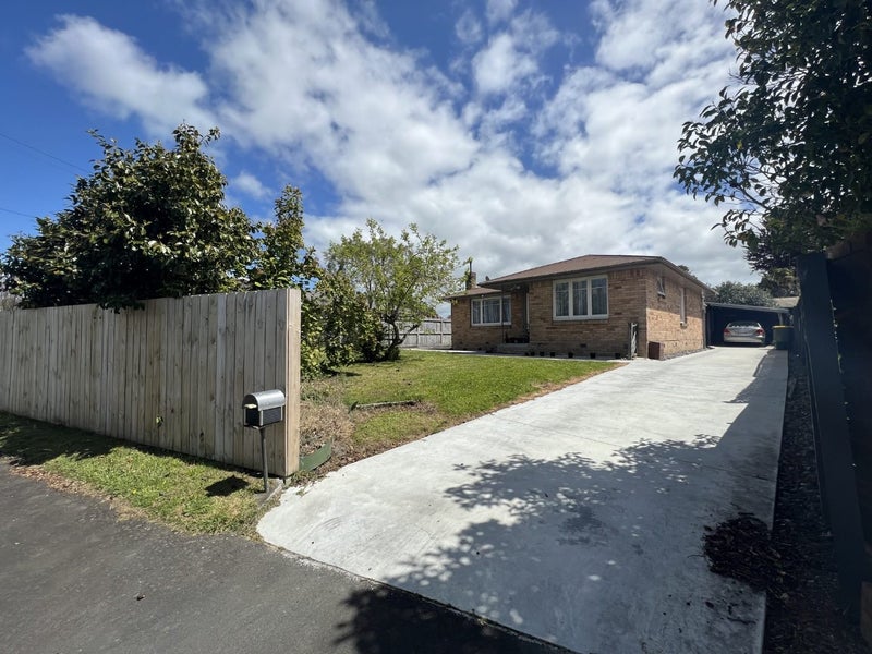 21 Panair Crescent, Hillcrest, Hamilton - Carousel 1