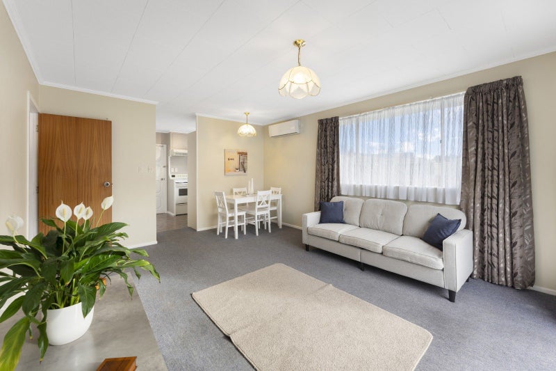 2/31 Omaha Grove, Totara Park, Upper Hutt - Carousel 2