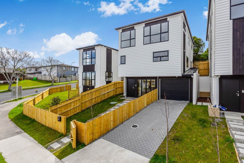 2A Janome Place, Bucklands Beach, Auckland - Carousel 2