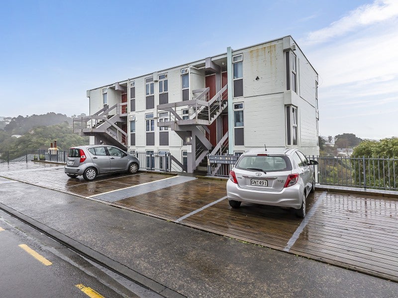 2D/20 Maarama Crescent, Aro Valley, Wellington - Carousel 1