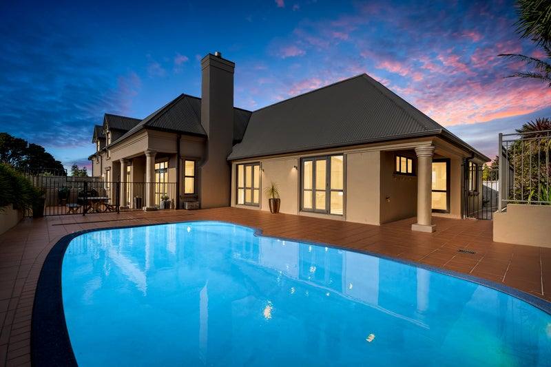 16 Conifer Grove, Kamo, Whangarei - Carousel 1