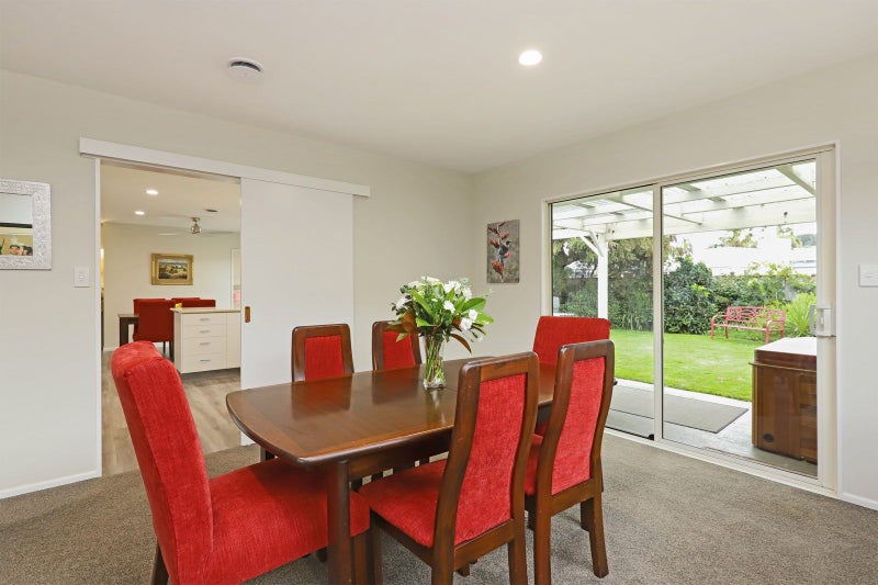 8 Brompton Drive, Taradale, Napier - Carousel 2