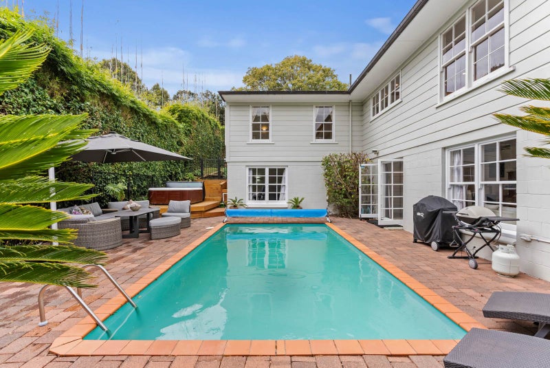 11 Whytehead Crescent, St Heliers, Auckland - Carousel 1