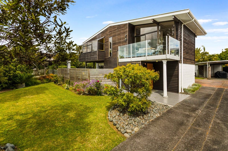 31 Rewarewa Road, Te Atatū Peninsula, Auckland - Carousel 1