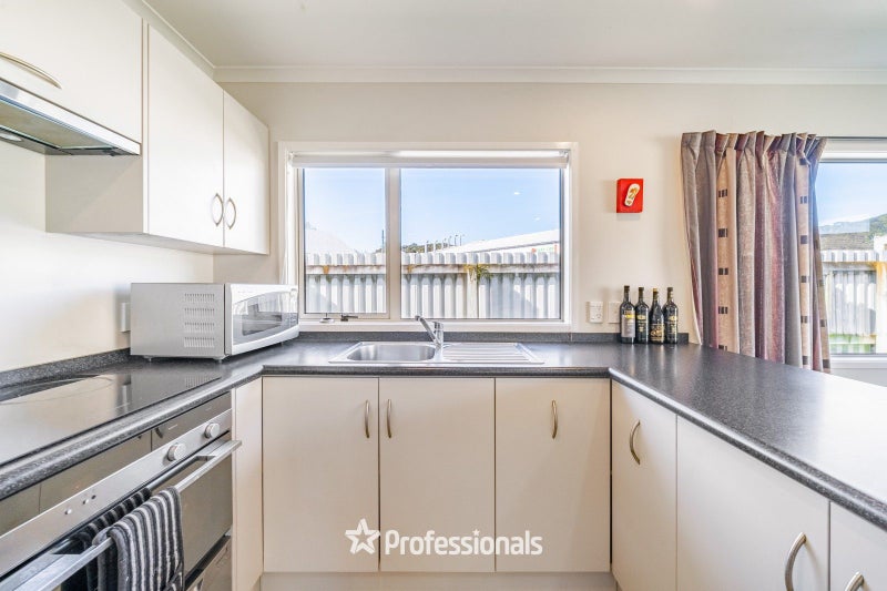 17 Woodland Mews, Wainuiomata, Lower Hutt - Carousel 2