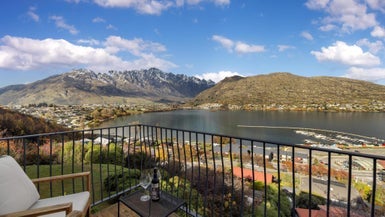 8/64 MARINA DR, FRANKTON RD, QUEENSTOWN - Carousel 1