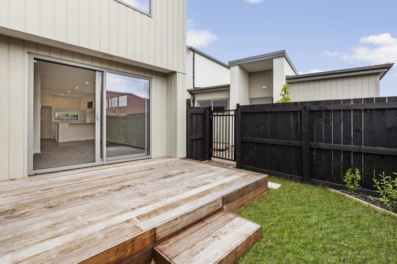 8/15 Awamutu Grove, Waiwhetu, Lower Hutt - Carousel 2