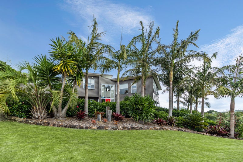 68 Jellicoe Parade, Surfdale, Waiheke Island - Carousel 1