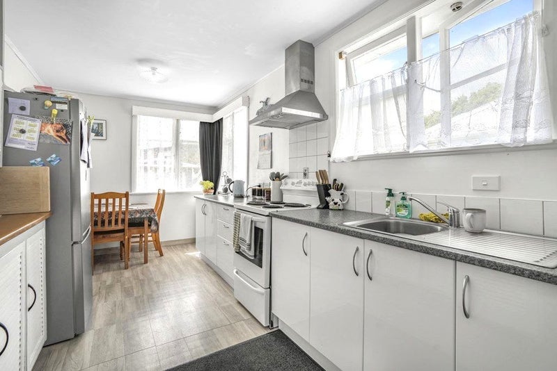 5 Rainey Grove, Taita, Lower Hutt - Carousel 2