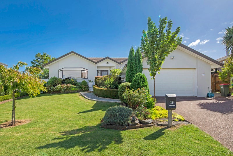 16 Bob Charles Drive, Golflands, Auckland - Carousel 2