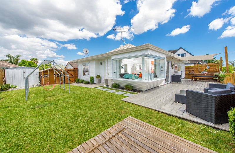 2/66 Frank Nobilo Drive, Golflands, Auckland - Carousel 2