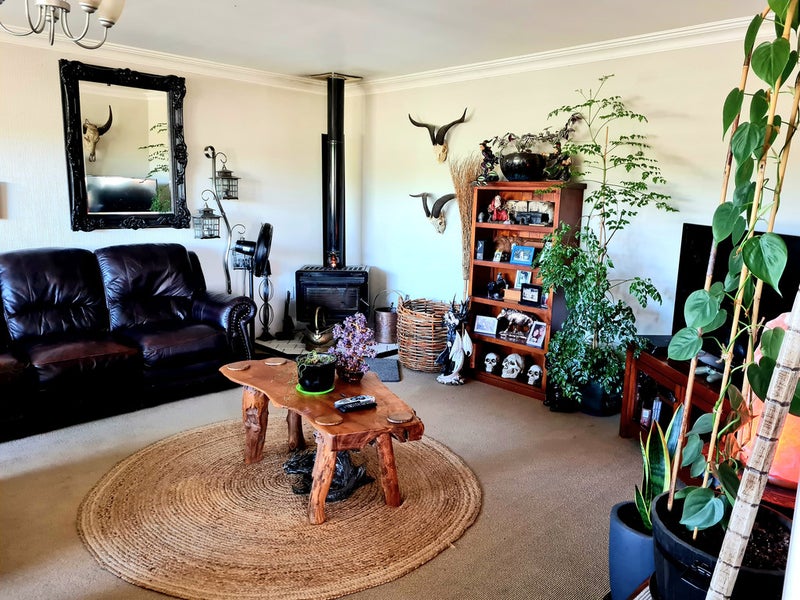 20 Magdalen Crescent, Pirimai, Napier - Carousel 2