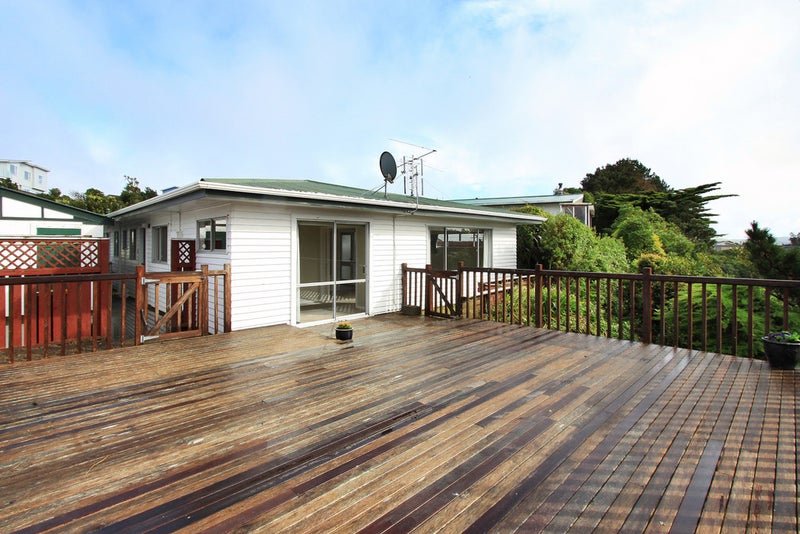 54 Somes Crescent, Newlands, Wellington - Carousel 1