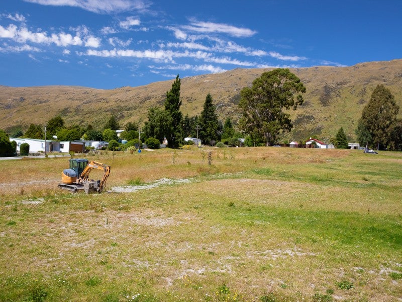 15 Glendinning Crescent, Kingston, Queenstown - Carousel 4