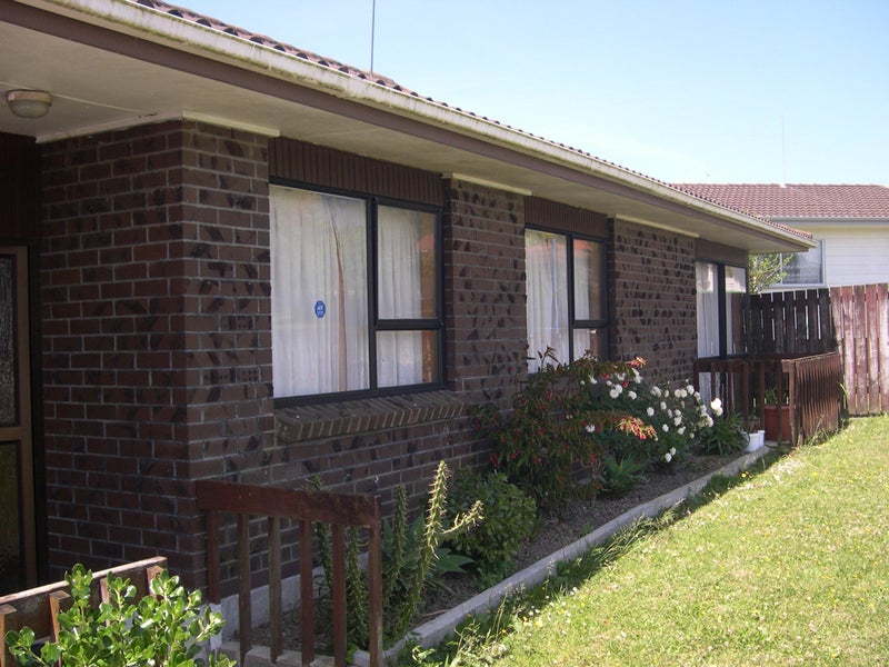 17 Oreti Place, Clover Park, Auckland - Carousel 2