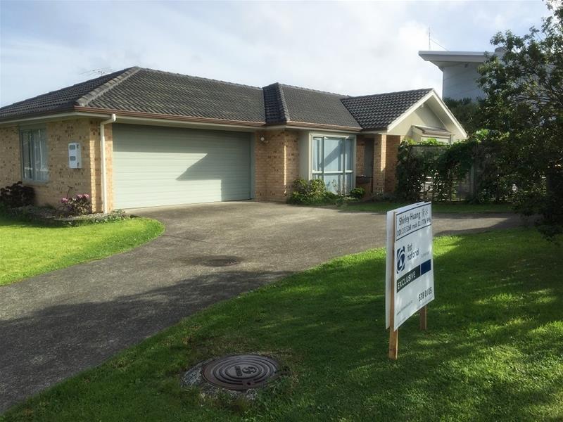 72 Riverton Drive, Randwick Park, Auckland - Carousel 1