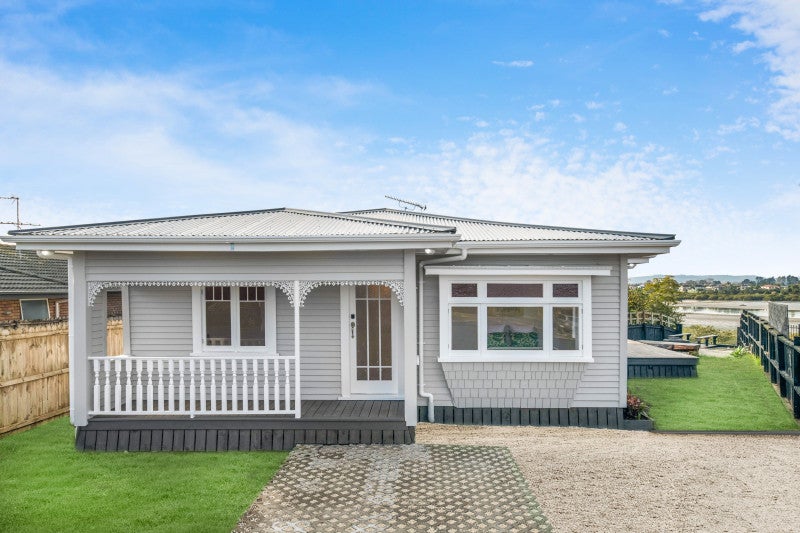 75 Waimahia Avenue, Weymouth, Auckland - Carousel 1
