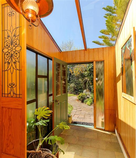 20 Sequoia Grove, Merrilands, New Plymouth - Carousel 2