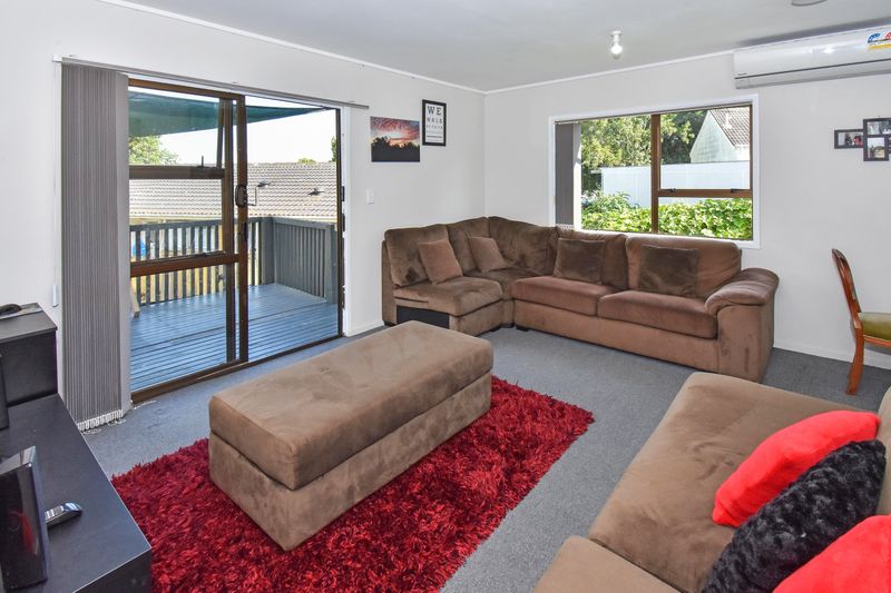 2/11 Burundi Avenue, Clendon Park, Auckland - Carousel 2