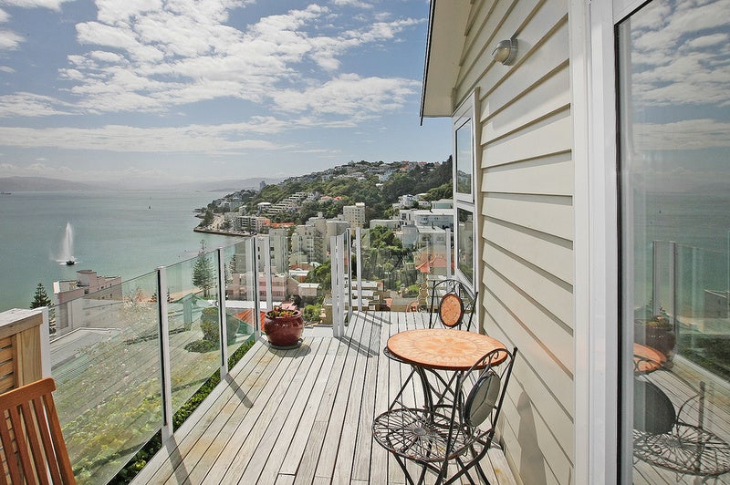 2 Moeller Street, Mount Victoria, Wellington - Carousel 1