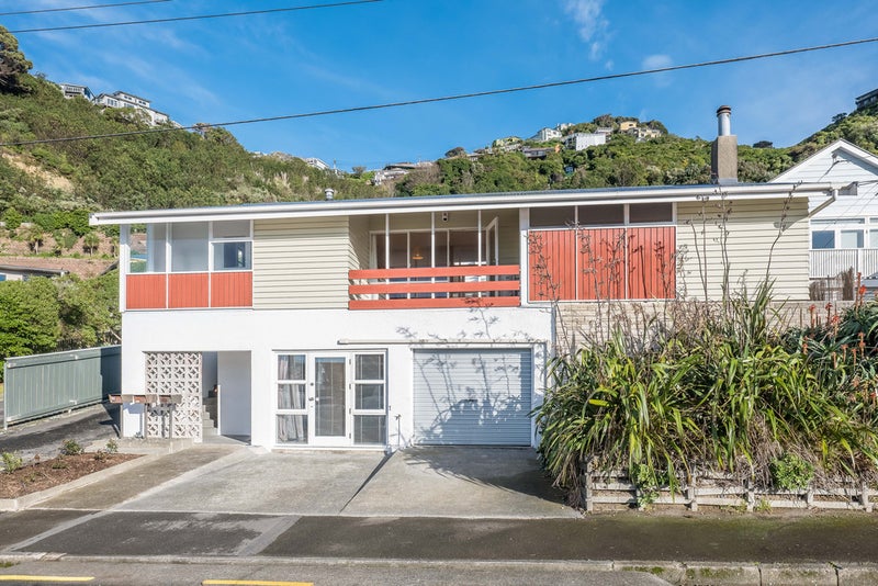 210 Sutherland Road, Lyall Bay, Wellington - Carousel 1