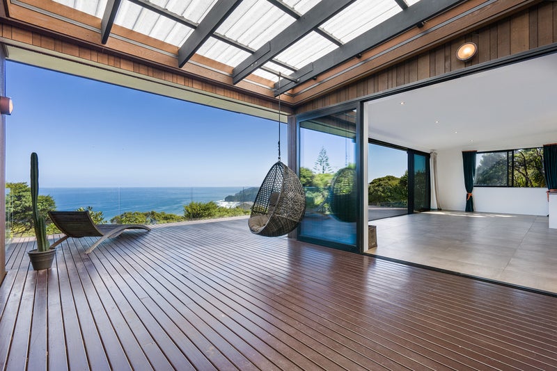 1 Log Race Road, Piha, New Lynn - Carousel 1