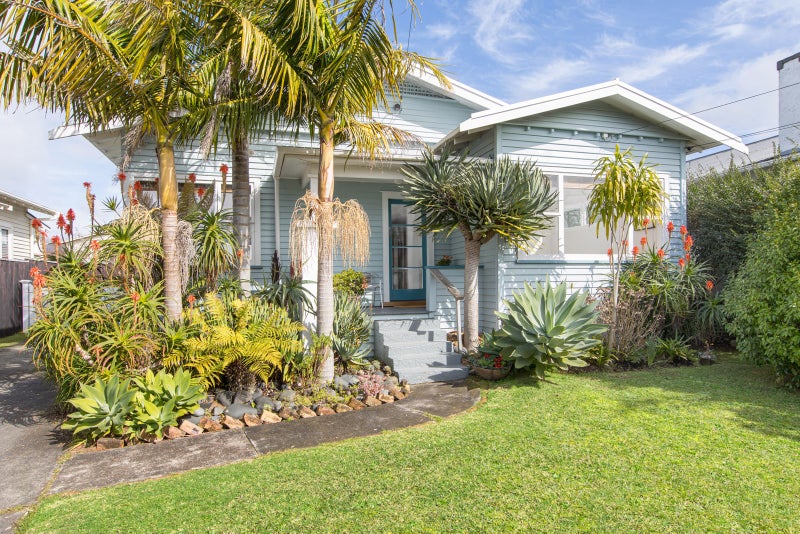 74 Huia Road, Point Chevalier, Auckland - Carousel 1