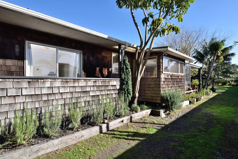 50 Ladies Mile, Manly, Whangaparaoa - Carousel 1