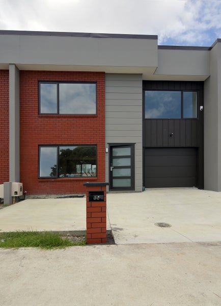 64 Bordeaux Parade, Te Atatu South, Auckland - Carousel 1